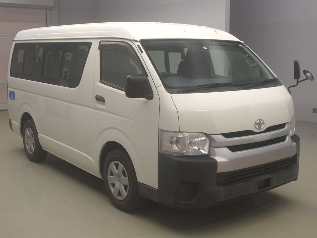 2017 Toyota Hiace Wagon TRH214W[2]