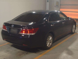 2013 Toyota Crown Hybrid