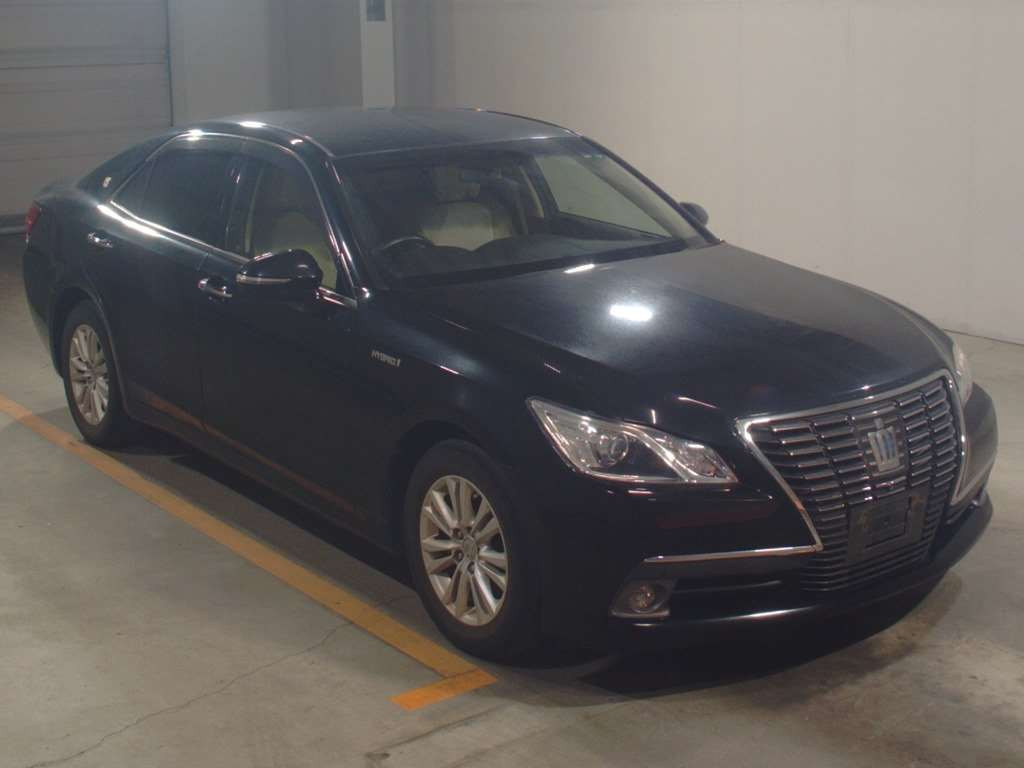 2013 Toyota Crown Hybrid AWS210[2]