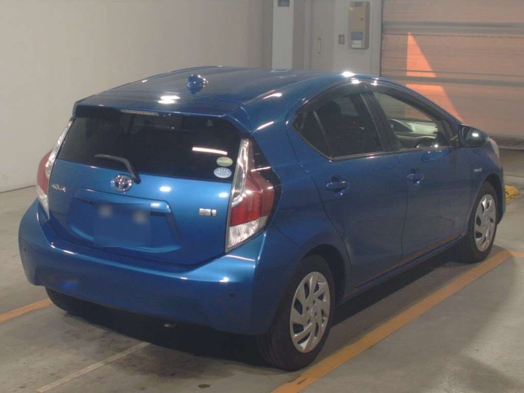 2015 Toyota Aqua NHP10[1]