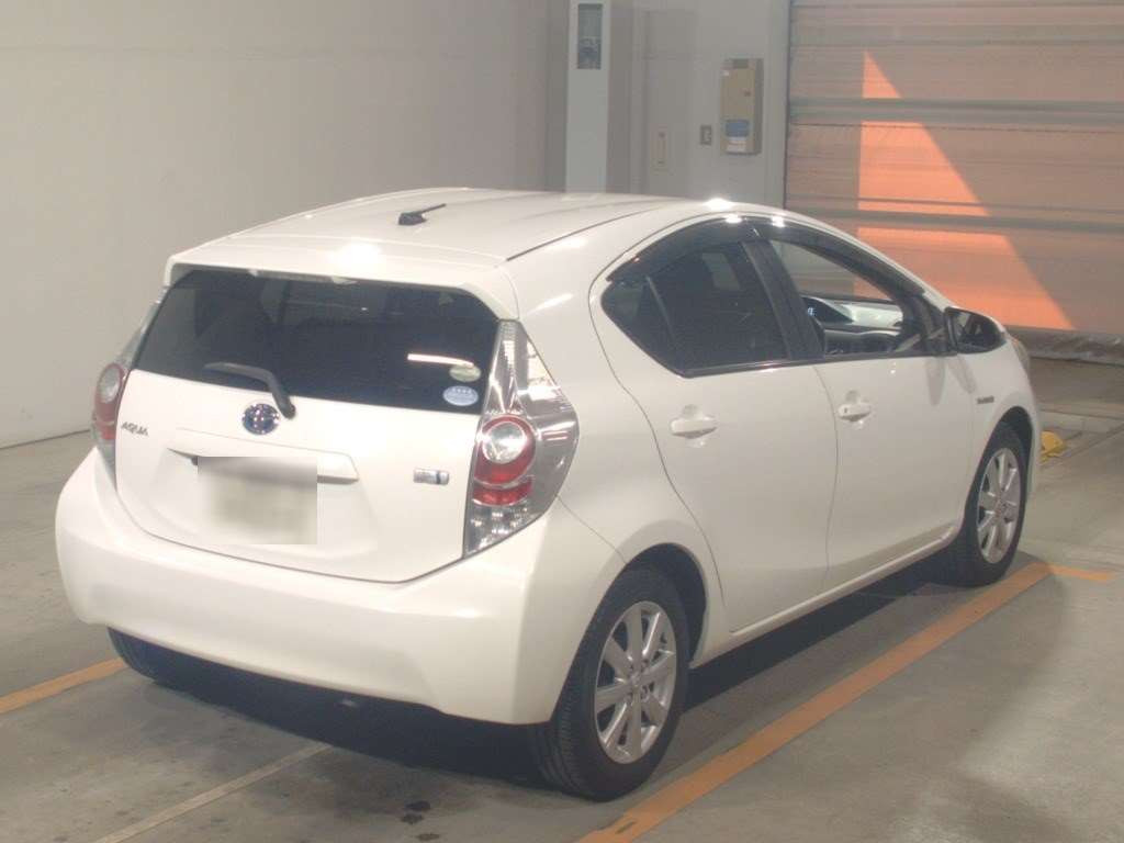 2014 Toyota Aqua NHP10[1]