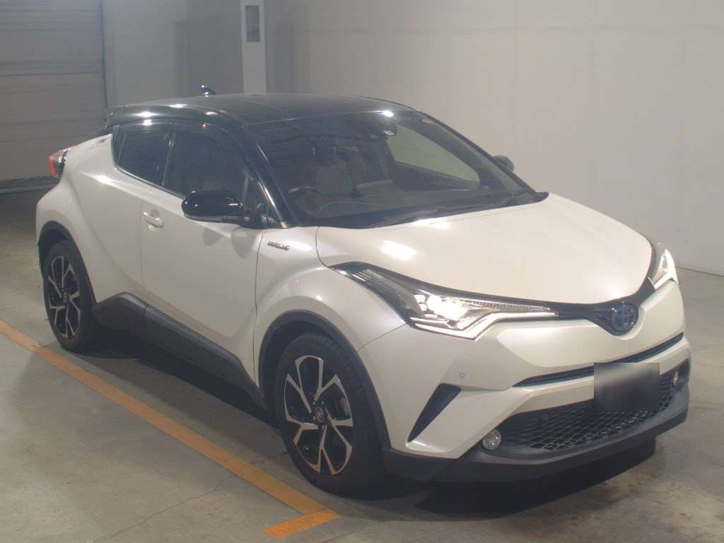 2017 Toyota C-HR ZYX10[2]