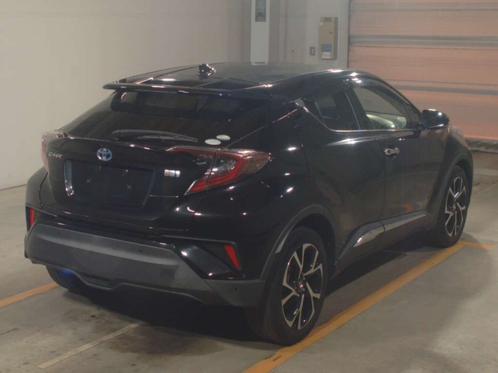 2017 Toyota C-HR ZYX10[1]