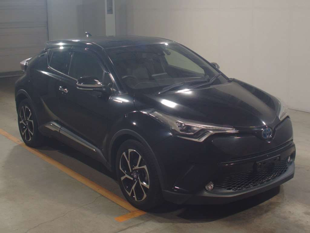 2017 Toyota C-HR ZYX10[2]