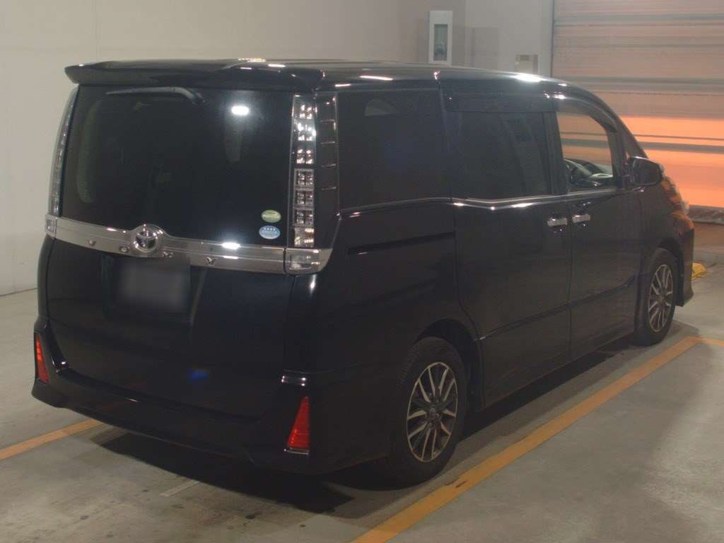 2015 Toyota Voxy ZRR80W[1]