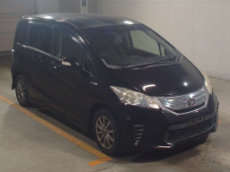 2013 Honda Freed hybrid