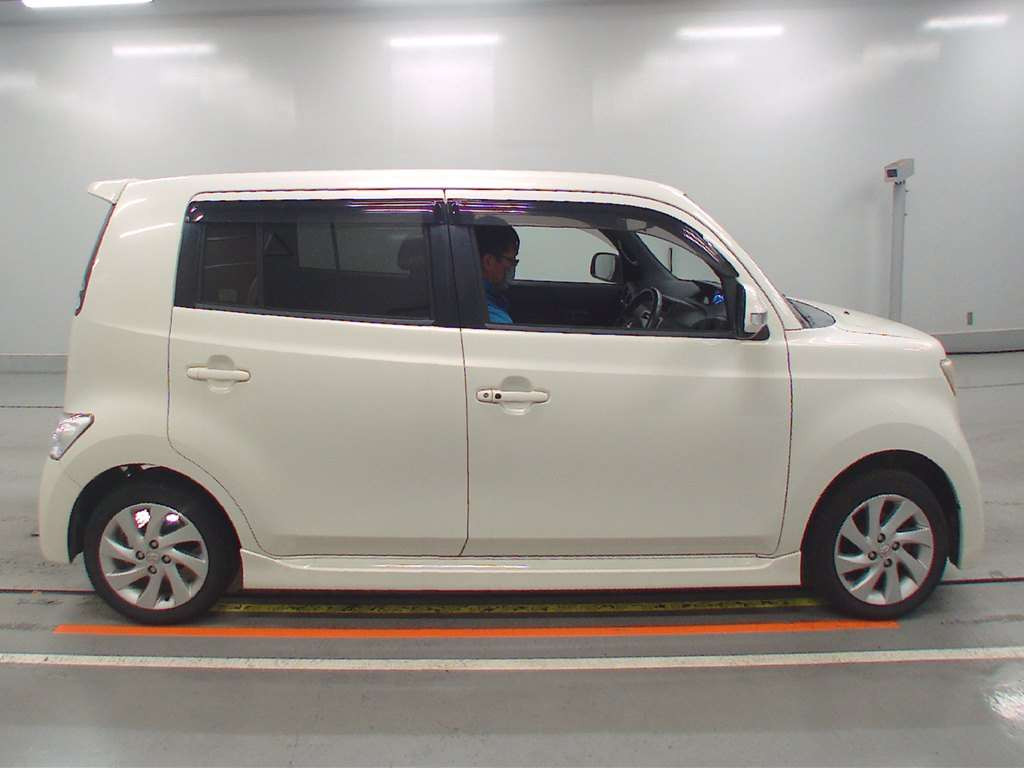 2009 Toyota bB QNC20[2]