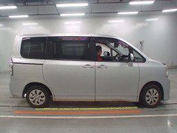 2012 Toyota Voxy