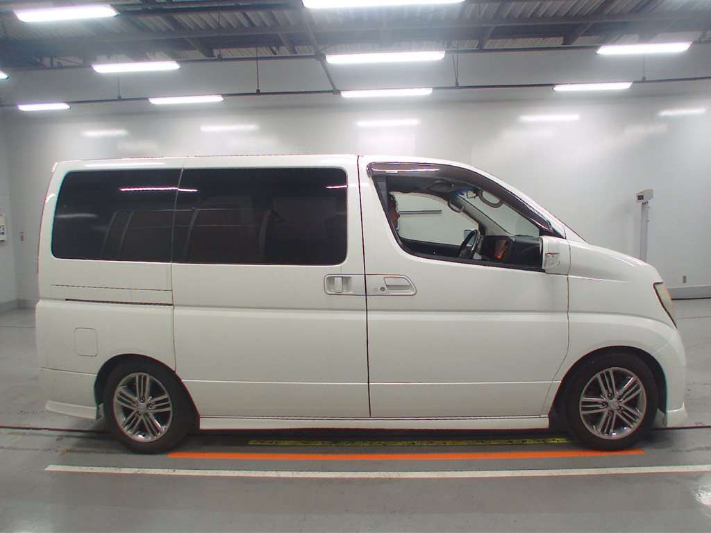 2005 Nissan Elgrand E51[2]