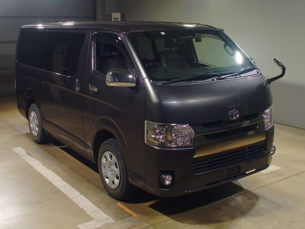 2019 Toyota Regiusace Van TRH200V[2]