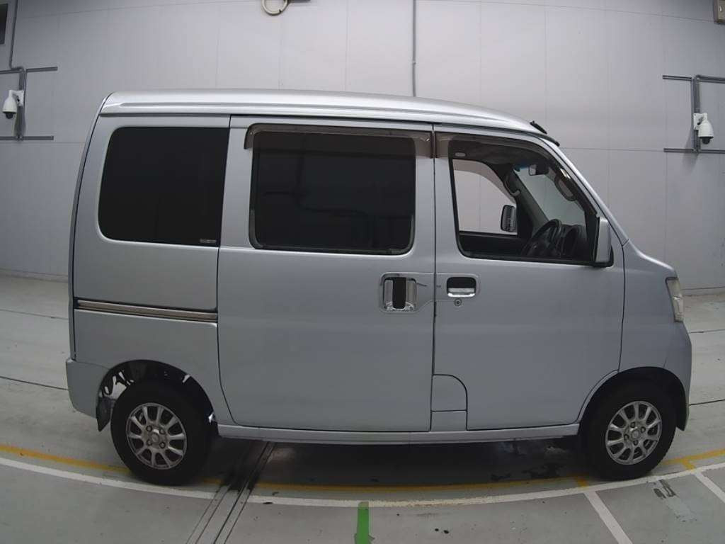 2015 Daihatsu Hijet Cargo S331V[2]