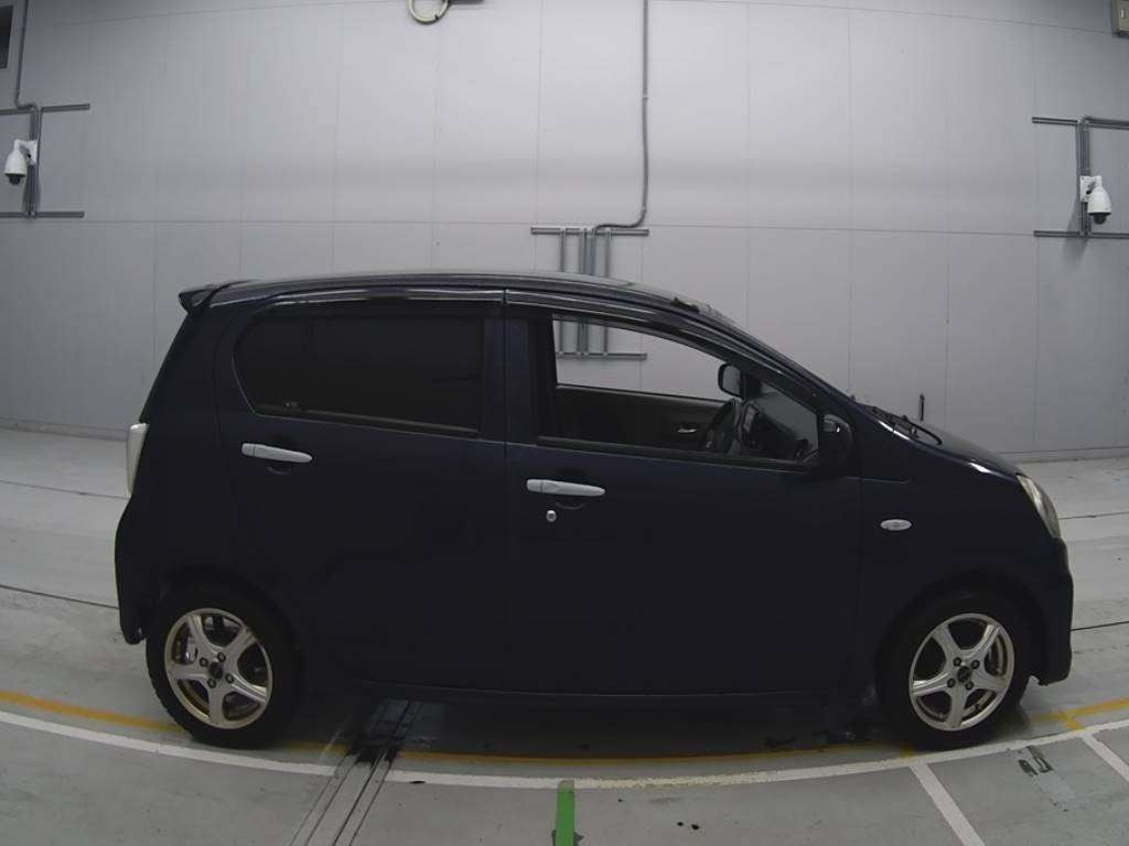 2014 Toyota Pixis Epoch LA300A[2]