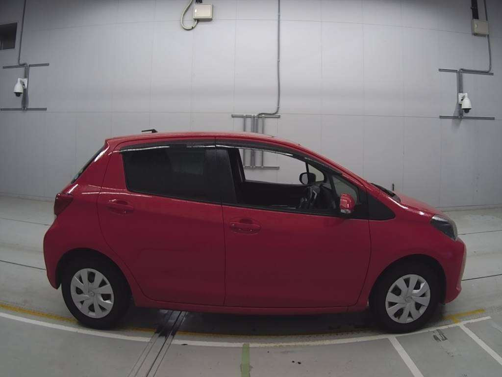 2016 Toyota Vitz NSP130[2]