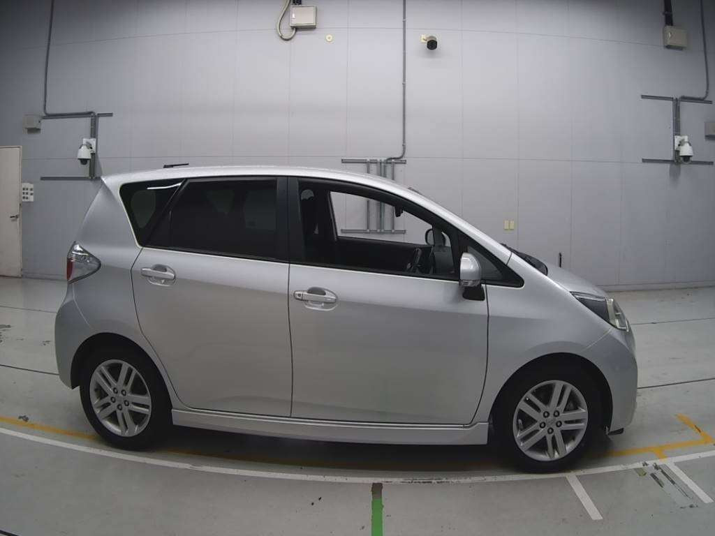 2011 Toyota Ractis NCP120[2]