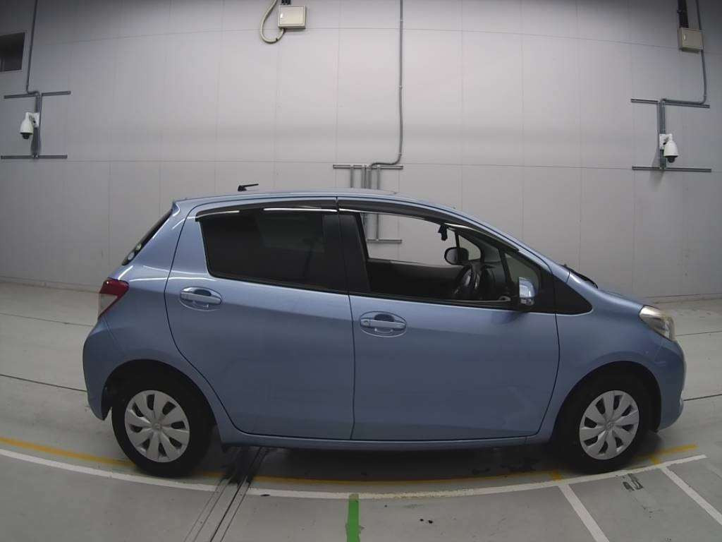 2012 Toyota Vitz NSP130[2]