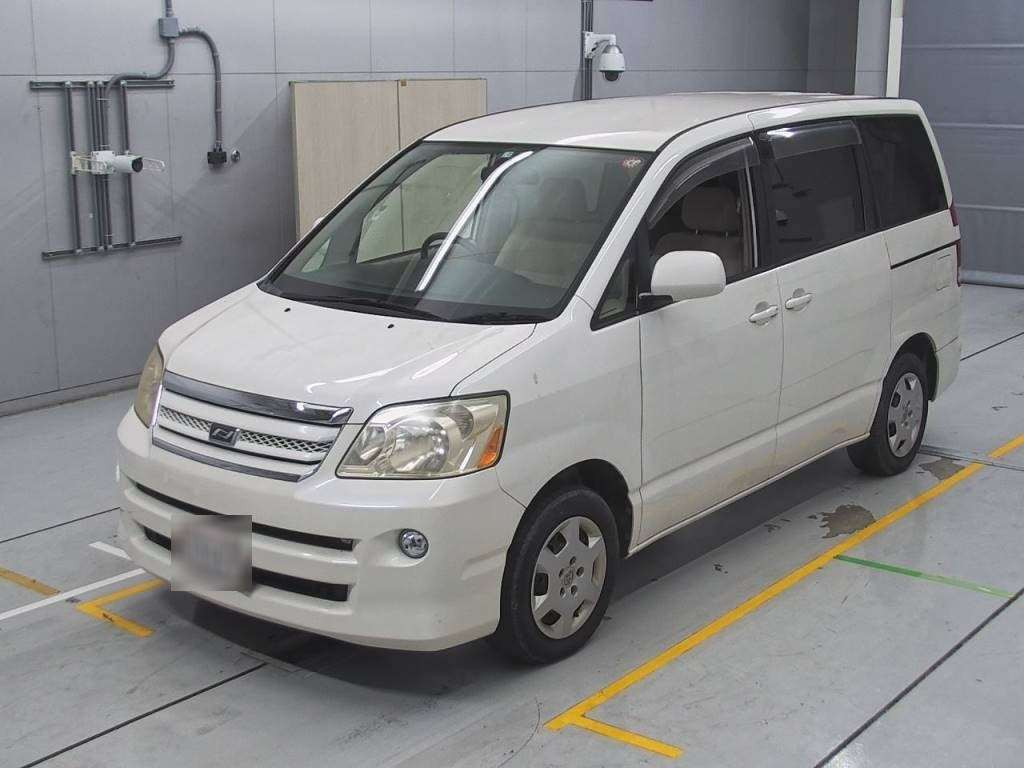 2005 Toyota Noah AZR60G[0]