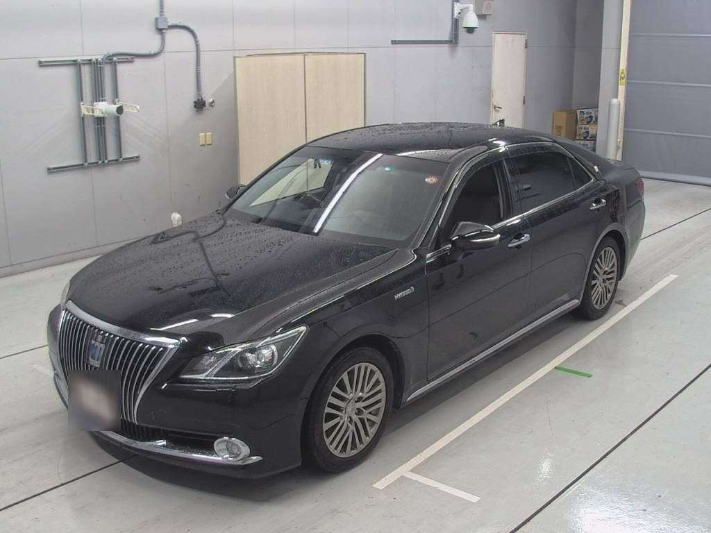 2017 Toyota Crown Majesta GWS214[0]