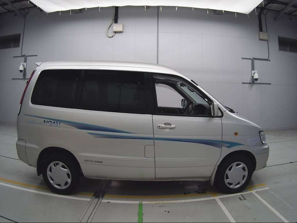 2000 Toyota Townace Noah SR40G[2]