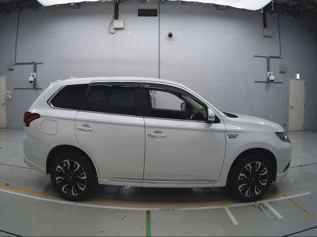 2015 Mitsubishi Outlander PHEV GG2W[2]