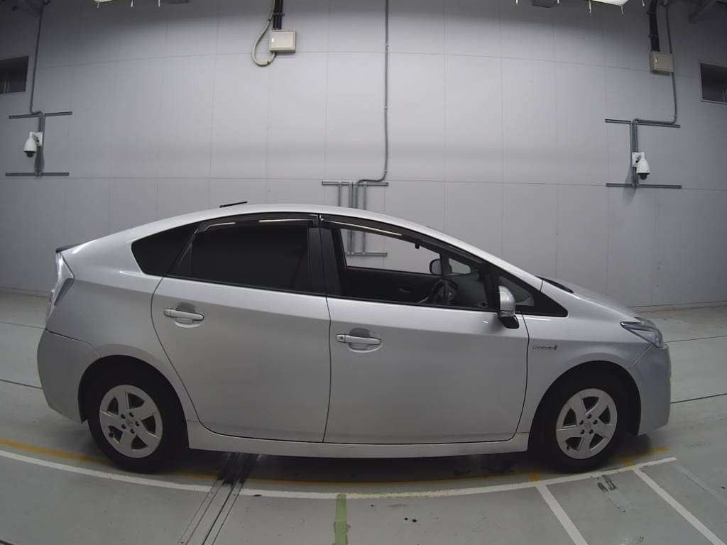 2010 Toyota Prius ZVW30[2]