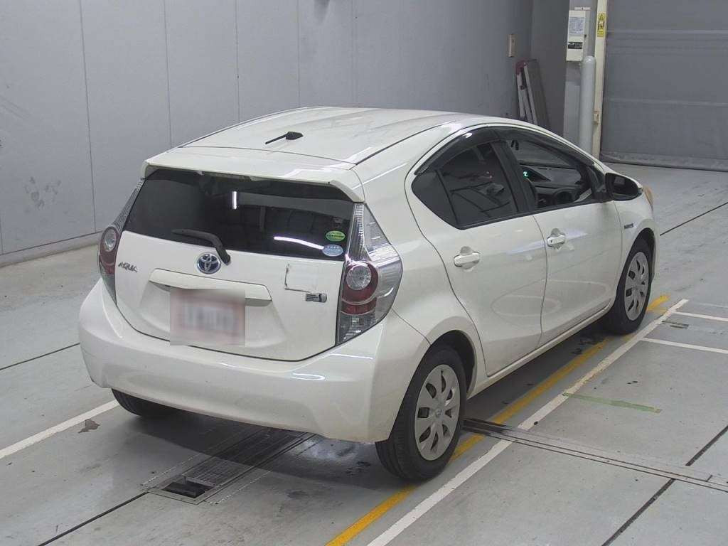 2012 Toyota Aqua NHP10[1]