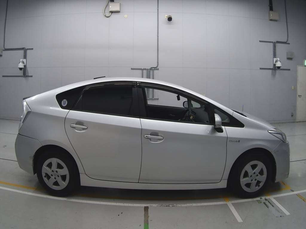 2011 Toyota Prius ZVW30[2]