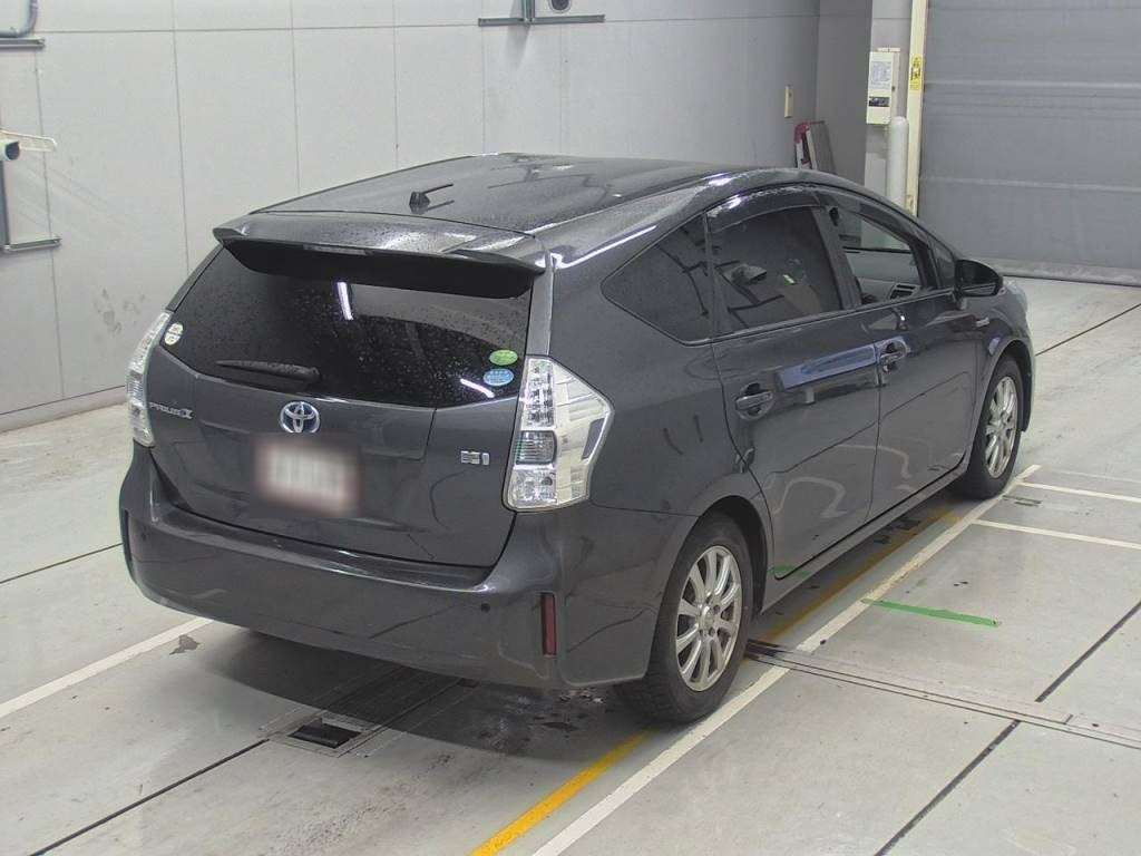 2012 Toyota Prius alpha ZVW40W[1]