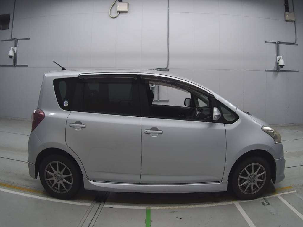 2009 Toyota Ractis SCP100[2]