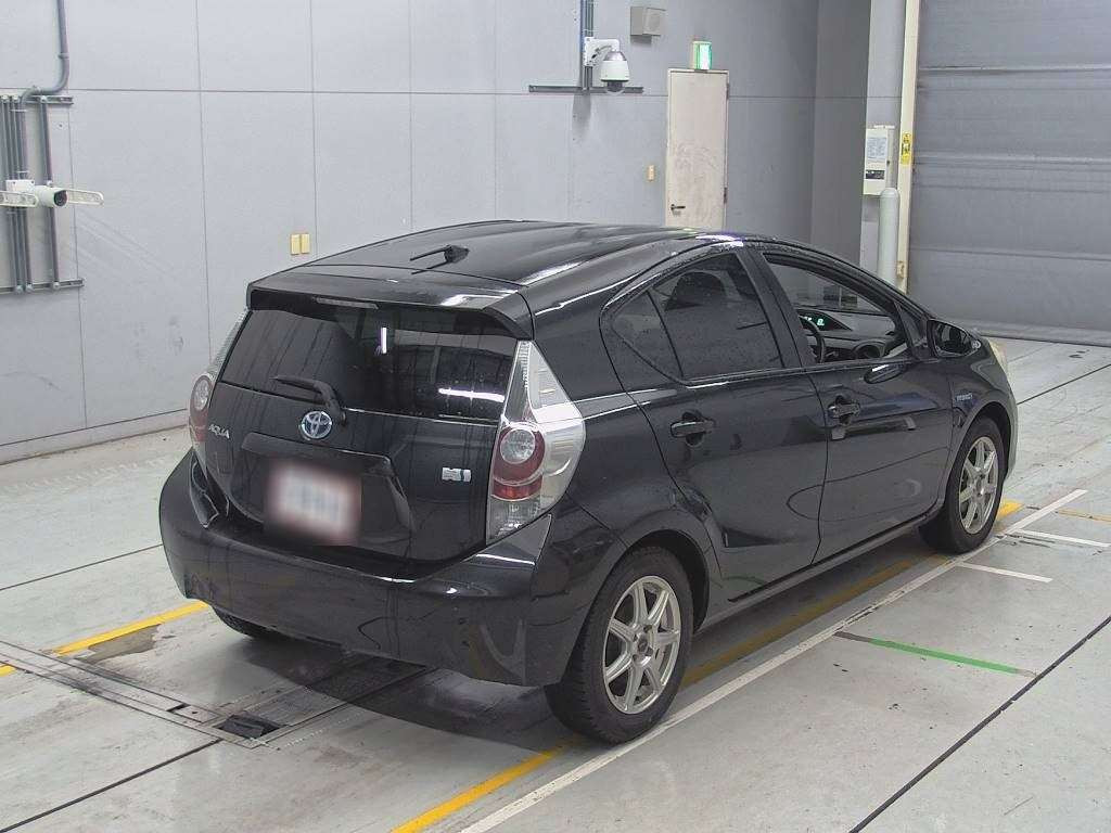 2012 Toyota Aqua NHP10[1]