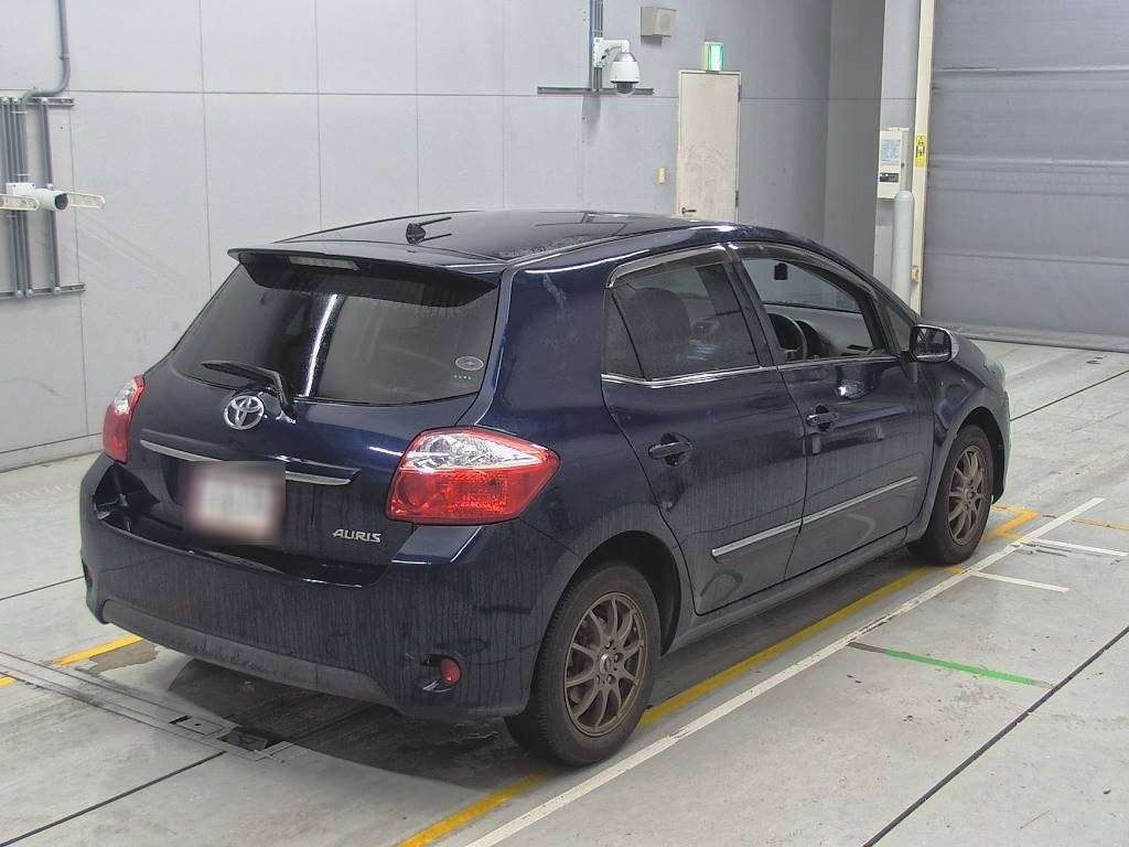 2012 Toyota Auris NZE151H[1]