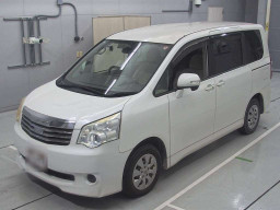 2010 Toyota Noah