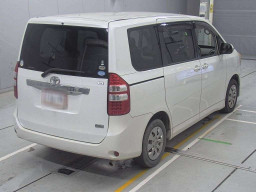 2010 Toyota Noah