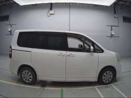 2010 Toyota Noah