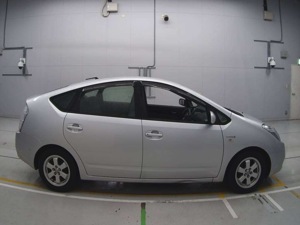 2010 Toyota Prius NHW20[2]