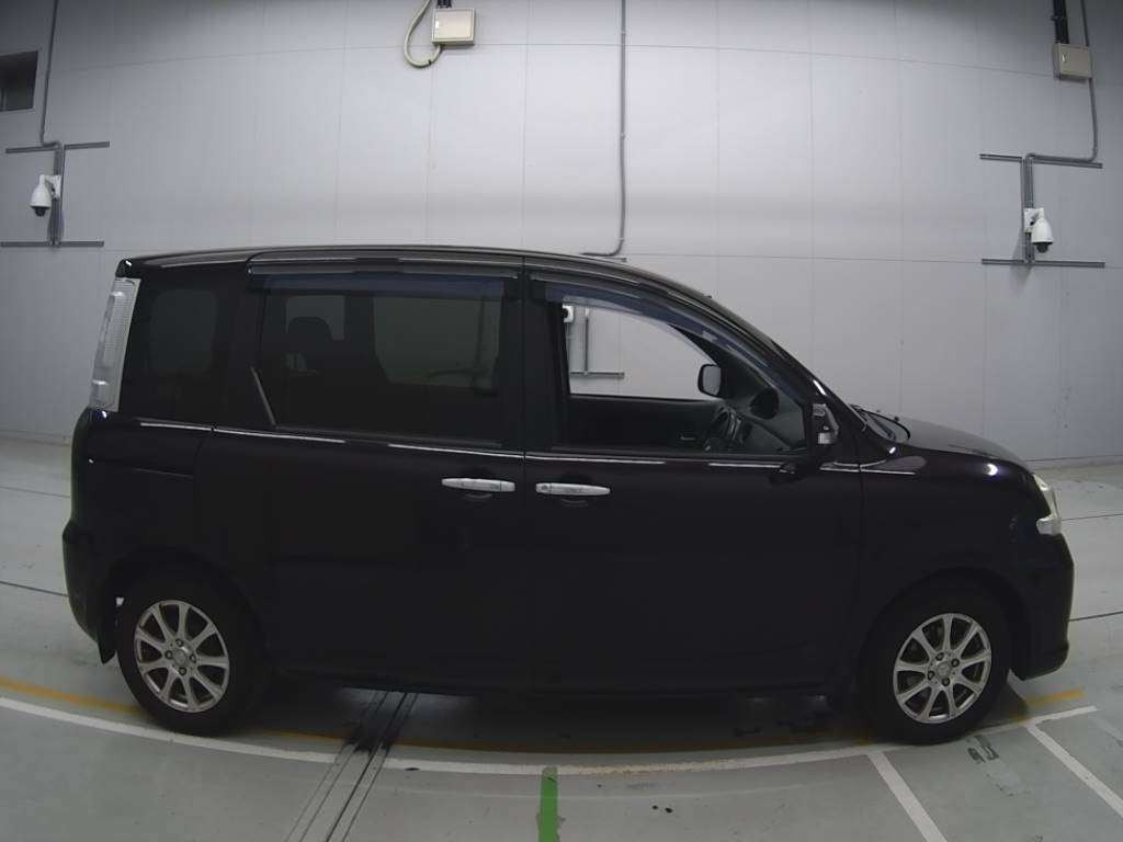 2012 Toyota Sienta NCP81G[2]