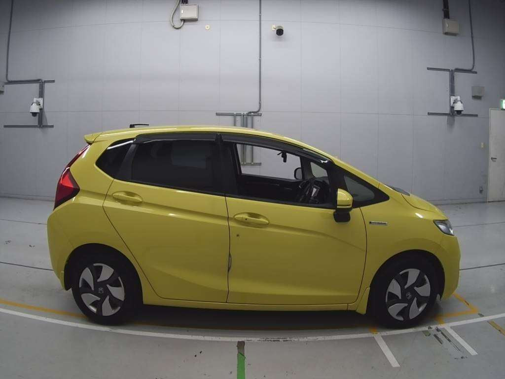 2013 Honda Fit Hybrid GP5[2]