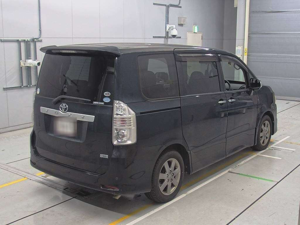 2010 Toyota Voxy ZRR70W[1]