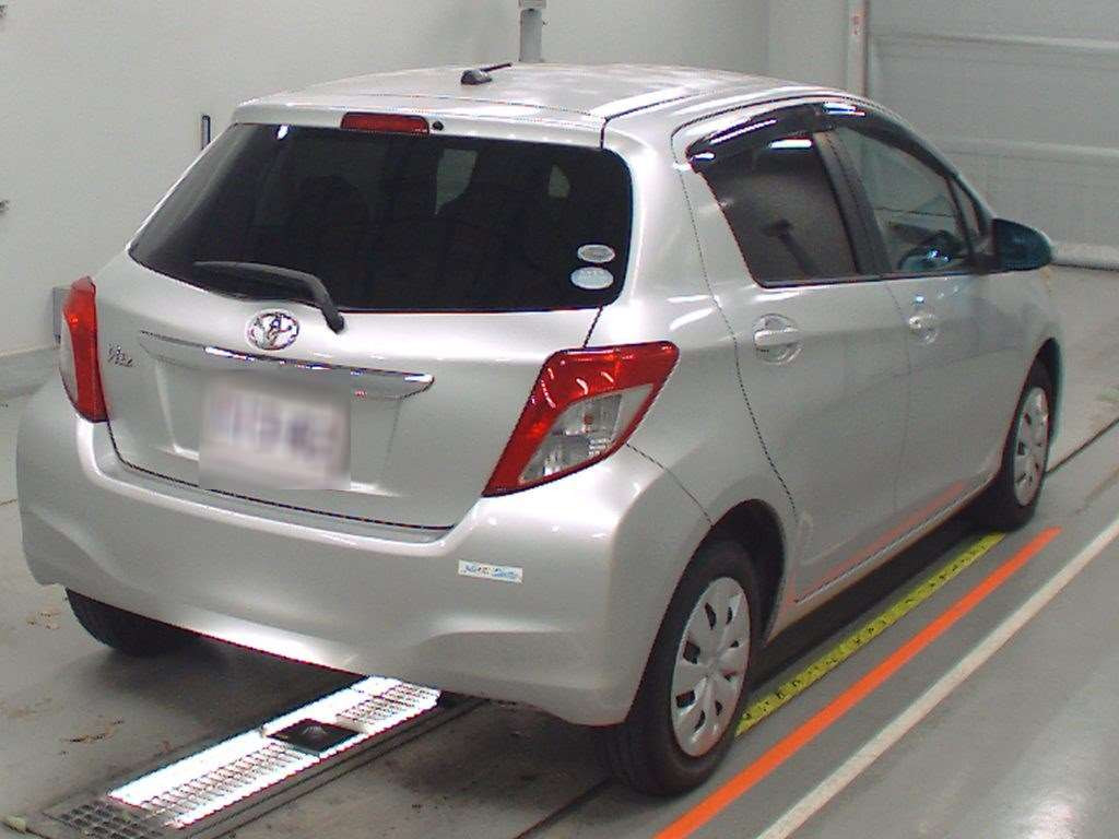 2011 Toyota Vitz KSP130[1]