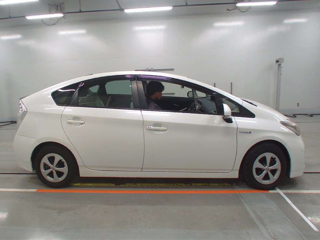 2012 Toyota Prius ZVW30[2]