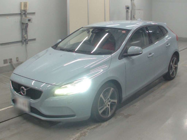 2018 Volvo V40