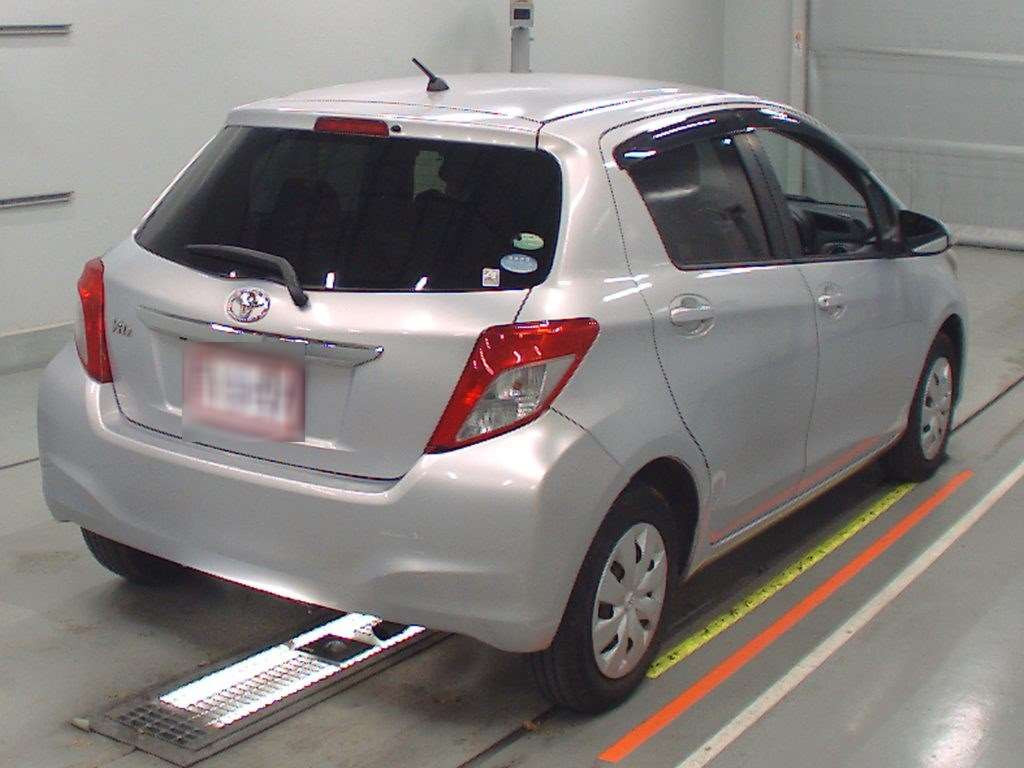 2013 Toyota Vitz NSP130[1]