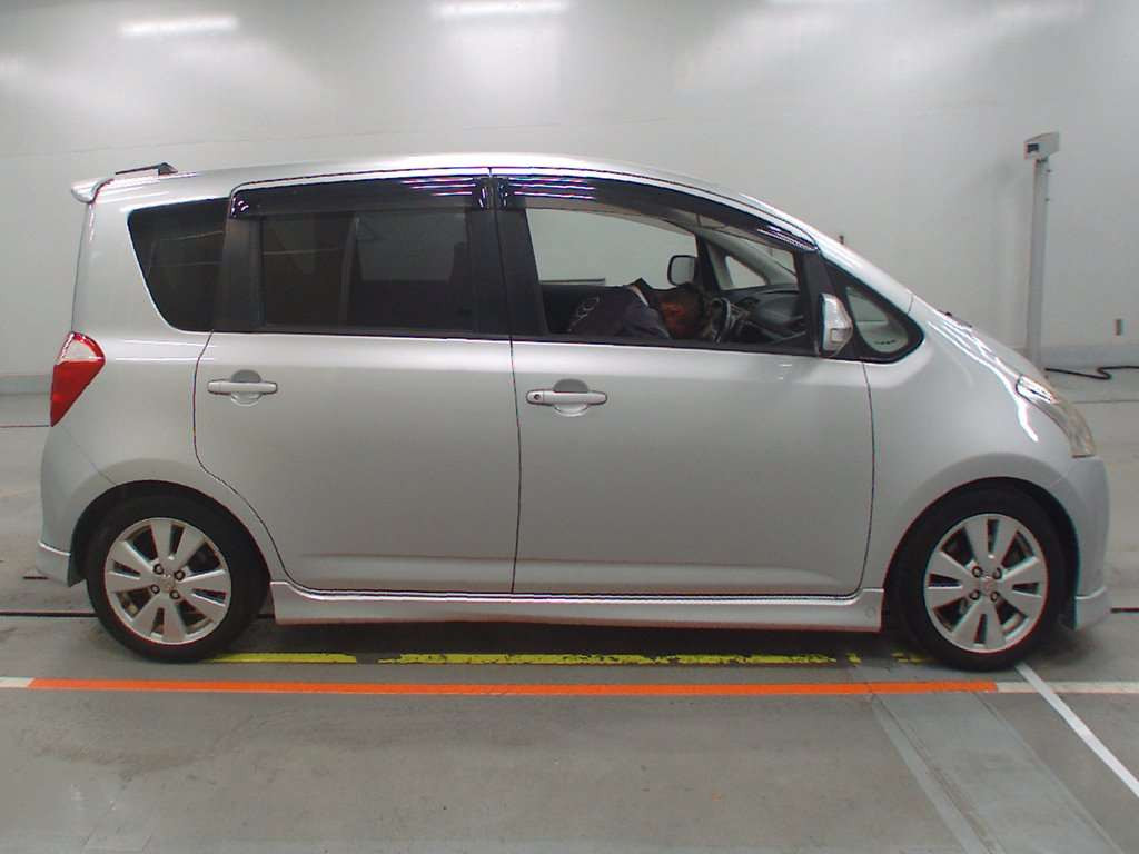 2005 Toyota Ractis NCP100[2]