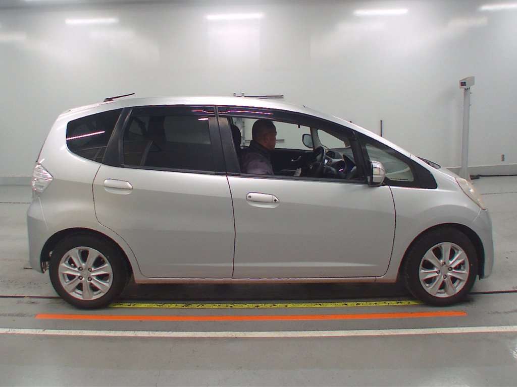 2012 Honda Fit Hybrid GP1[2]