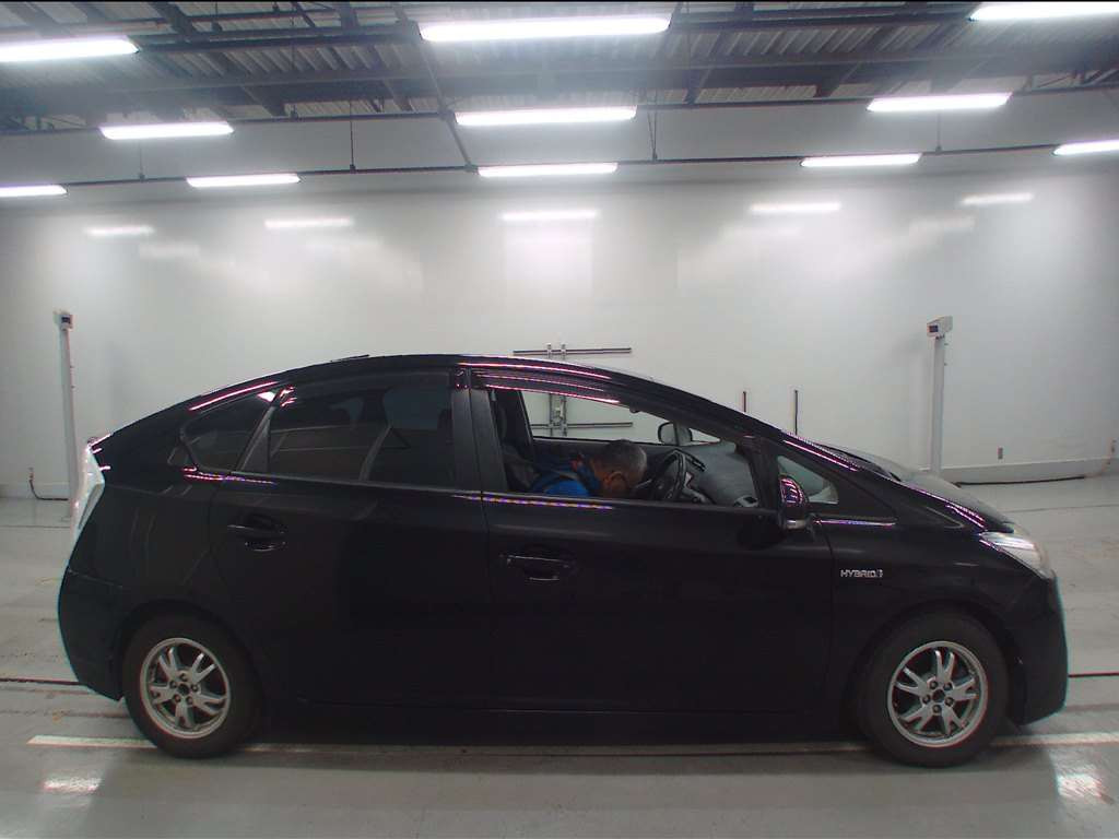 2011 Toyota Prius ZVW30[2]