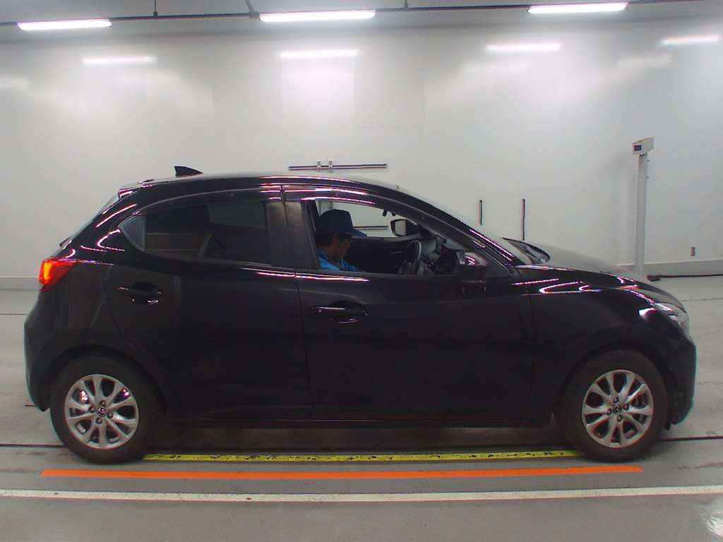 2017 Mazda Demio DJ5FS[2]