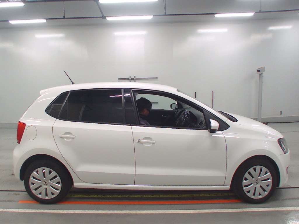 2013 Volkswagen Polo 6RCBZ[2]