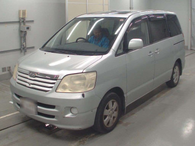 2003 Toyota Noah