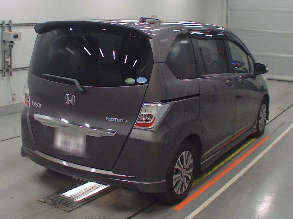 2013 Honda Freed hybrid GP3[1]