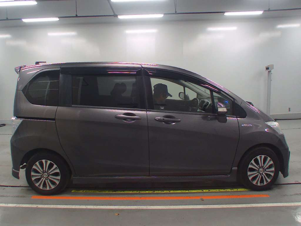 2013 Honda Freed hybrid GP3[2]