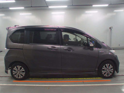 2013 Honda Freed hybrid